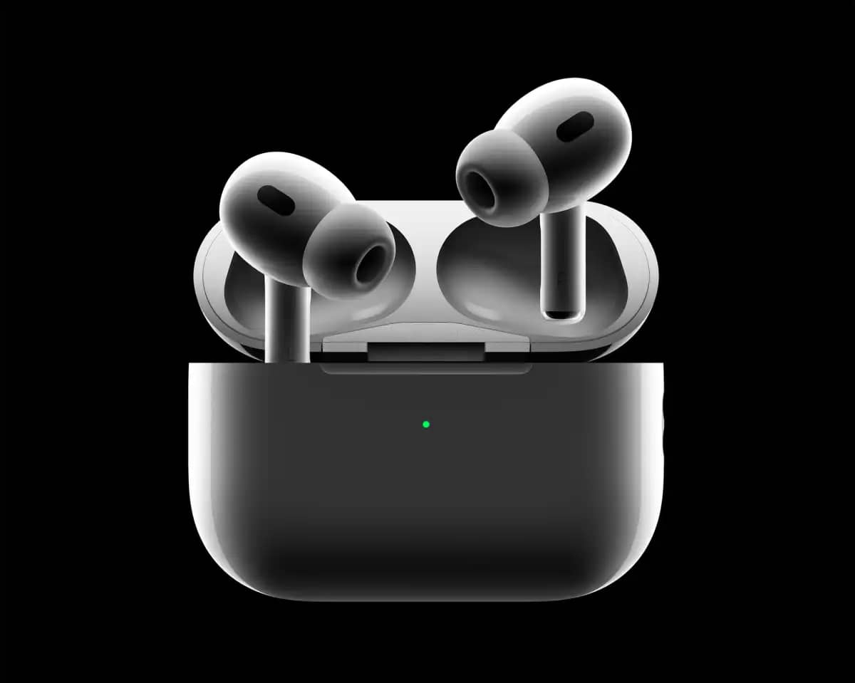 AirPods Pro 最好的新功能之一即将出现在原始型号中 -第1张图片-嘻嘻笔记