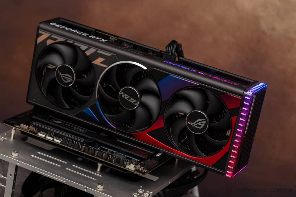 华硕ROG Strix GeForce RTX 4080 超频版评测：气势与质感兼具的顶级显卡-第2张图片-嘻嘻笔记